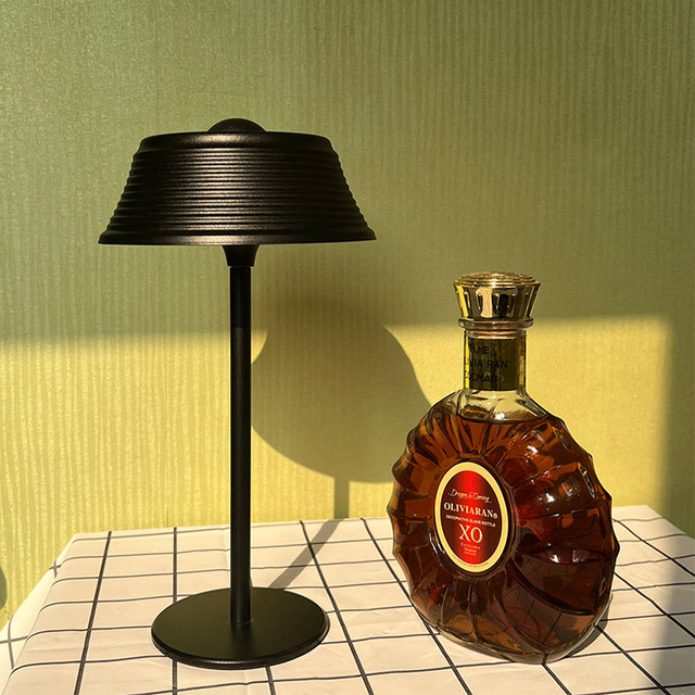 Waterproof IP54 Rechargeable Aluminum Touch Control LED Table Lamp for Indoor Decoration