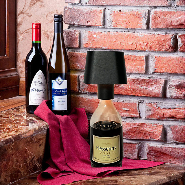 IP54 Rated Warm White 3500K Battery Operated Touch Control Table Lamp 10*10.5cm for Home Decor